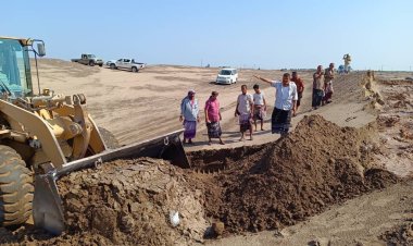 مدير تبن ينفذ جولة ميدانية لمتابعة مجاري السيول وحماية المواطنين