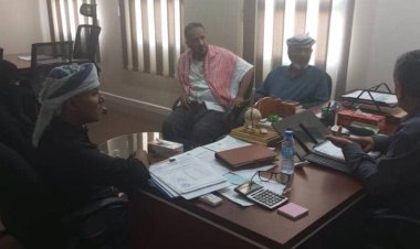 لقاء بين نقابة المعلمين بساحل حضرموت ووكيل المحافظة للشؤون المالية لمناقشة قضايا القطاع التربوي