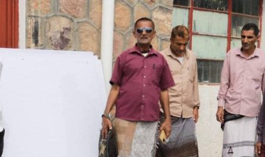 انتقالي حالمين يسلم إدارة التربية والتعليم في المديرية مستلزمات تعليمية دعماً للتعليم