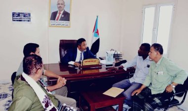 رئيس انتقالي أبين يناقش قضايا النقل والصحة مع مديري المكاتب المختصة