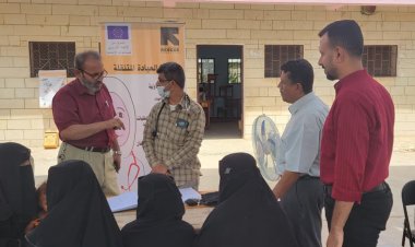 مدير عام مكتب الصحة والسكان بمحافظة أبين يقوم بنزول إشرافي على عربة الإنقاذ الطبية المتنقلة في خنفر