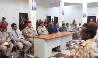 وزير الدفاع ومحافظ سقطرى يطلعان على جاهزية اللواء الاول مشاه بحري