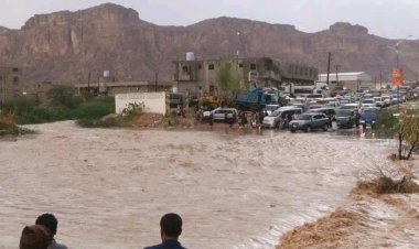 شبوة.. سيول جارفة وتحذيرات عاجلة من الدفاع المدني والصحة وسط استمرار تأثيرات المنخفض الجوي