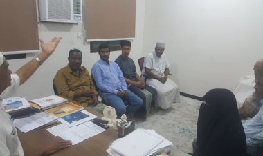 مؤسسة الأحقاف التنموية تبحث ترتيبات إطلاق دورة تدريبية في الخياطة والتفصيل بالمكلا