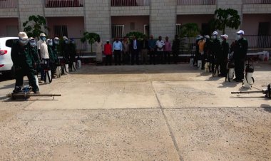 نائب محافظ لحج يدشّن حملة رش يرقات الأطوار المائية في الحوطة وتبن للحد من نواقل الأمراض