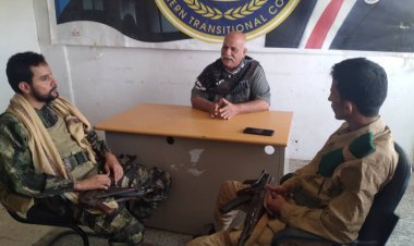 رئيس إنتقالي لودر يلتقي قائد كتيبة الطوارئ الحزام الامني بالمنطقة الوسطى