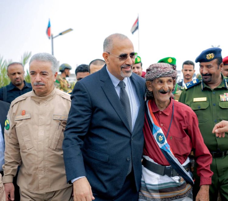 تكريمًا لتضحياته.. الرئيس الزُبيدي يزيح الستار عن النصب التذكاري للشهيد القائد منير "أبو اليمامة" بالعاصمة عدن