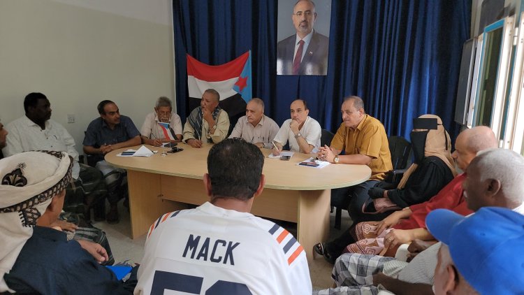 قيادة اللجان المجتمعية بالمحافظة ومدير عام دارسعد يعقدون لقاء موسع موسع لرؤساء المراكز والأحياء بالمديرية