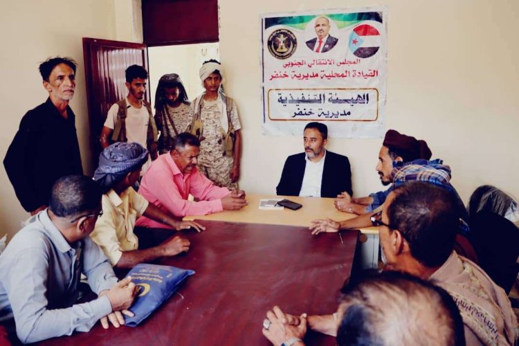 الحييد يتفقد سير العمل في تنفيذية انتقالي مديرية خنفر