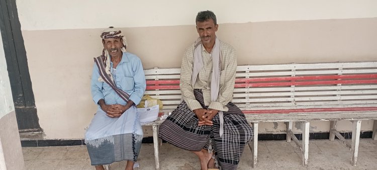 رئيس انتقالي أحور يطمئن على الحالة الصحية لرئيس القسم المالي والإداري في الهيئة التنفيذية