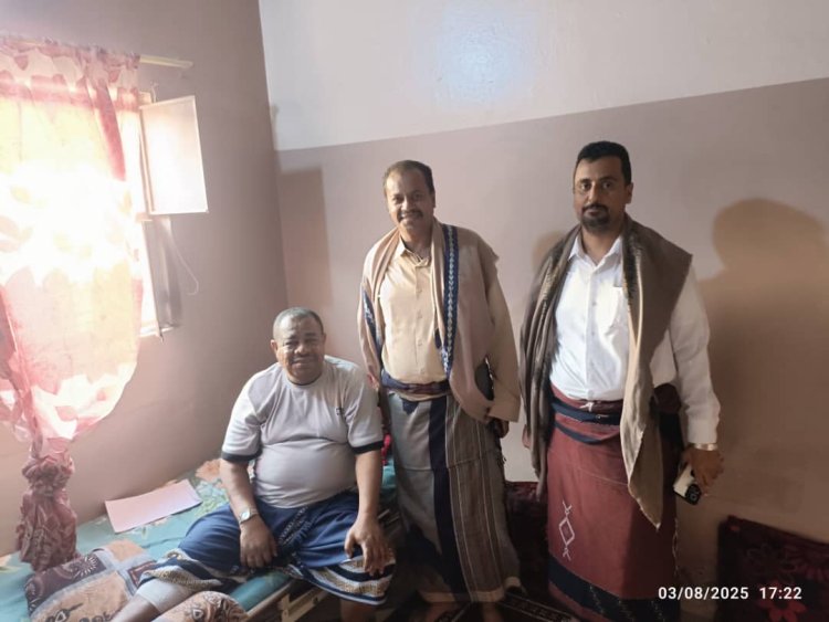 مدير إدارة البحث الجنائي بساحل حضرموت يطمئن على صحة الرائد عبدالله السعدي