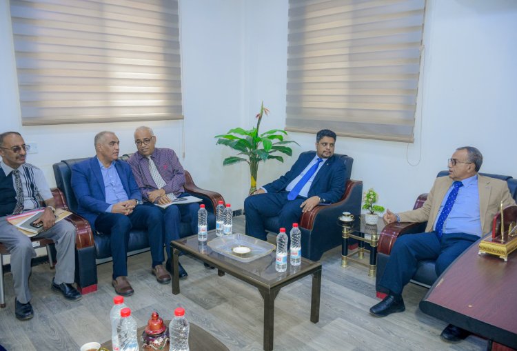 بحث سبل التطوير بين جامعتي عدن والمهرة