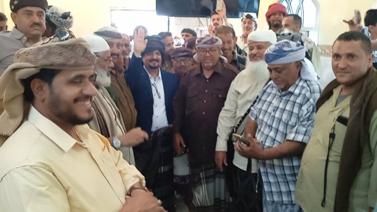 وسط حضور قبلي وشعبي.. الدكتور أحمد يسلم حنش شيخاً لقبيلة آل داؤود بيافع كلد
