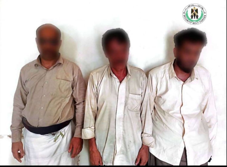 الحزام الأمني بالعاصمة عدن يضبط 3 متهمين بممارسة السحر وتهريب بالآثار