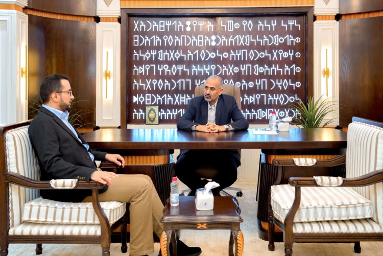 الرئيس الزُبيدي يطّلع على جهود الهيئة العامة للأراضي ويشدد على إنجاز الإصلاحات الإدارية والقانونية والفنية