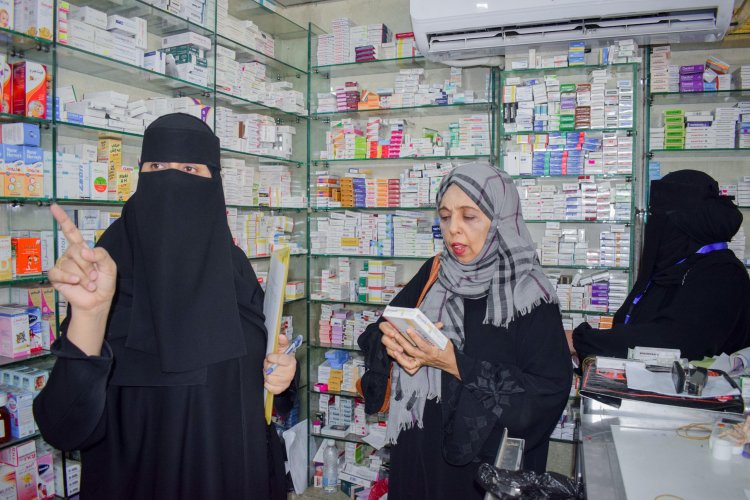 حملة ميدانية لضبط أسعار الأدوية في الصيدليات بمديرية صيرة