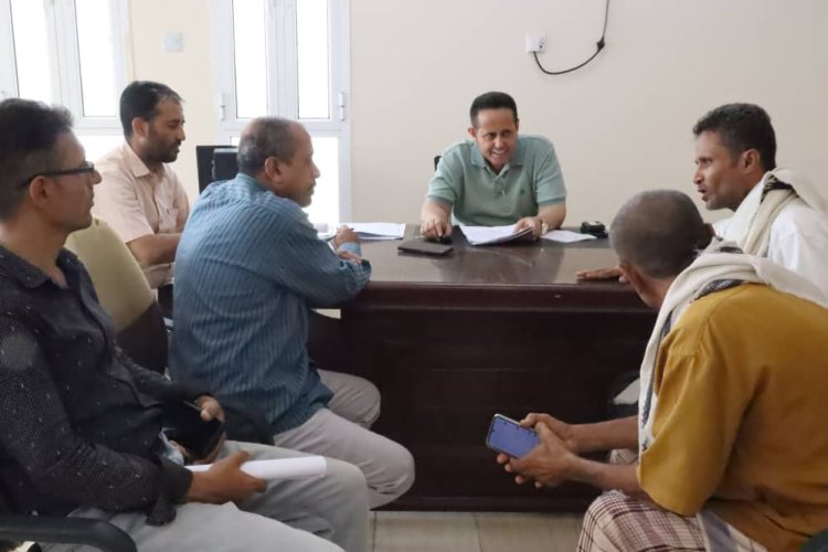 رئيس انتقالي  لحج يبحث مع مؤسسة المياه سبل تحسين الخدمة في مديرية الحوطة