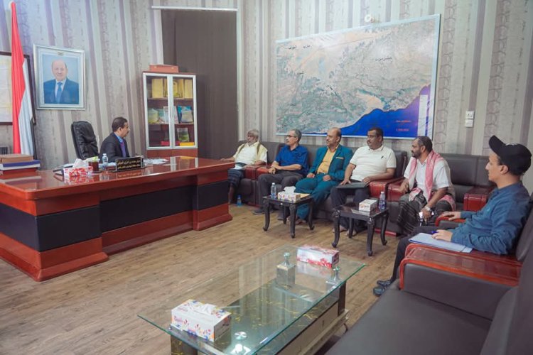 المحافظ بن الوزير يلتقي بمدراء عموم عدد من المديريات للاطلاع على مجمل الاوضاع