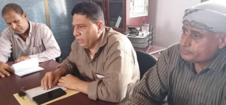 مدير عام الحوطة يترأس اجتماعًا موسعًا لمدراء مدارس المديرية لمناقشة الاستعدادات للعام الدراسي الجديد