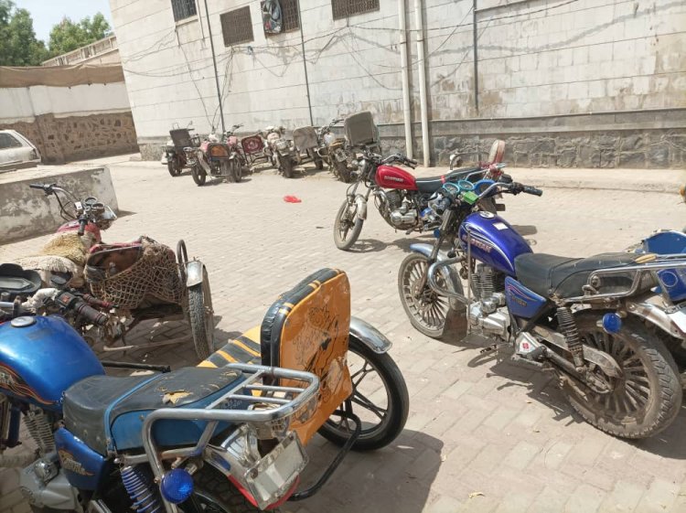 ضبط عدد من الدراجات النارية المخالفة بالعاصمة عدن