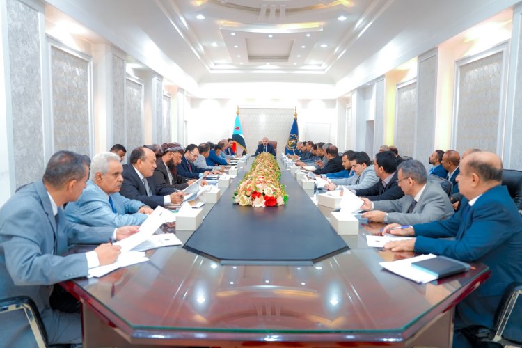 القيادة التنفيذية العليا تبحث ترتيبات مؤتمري المانحين والاقتصادي وتشيد بجهود ضبط الأسعار