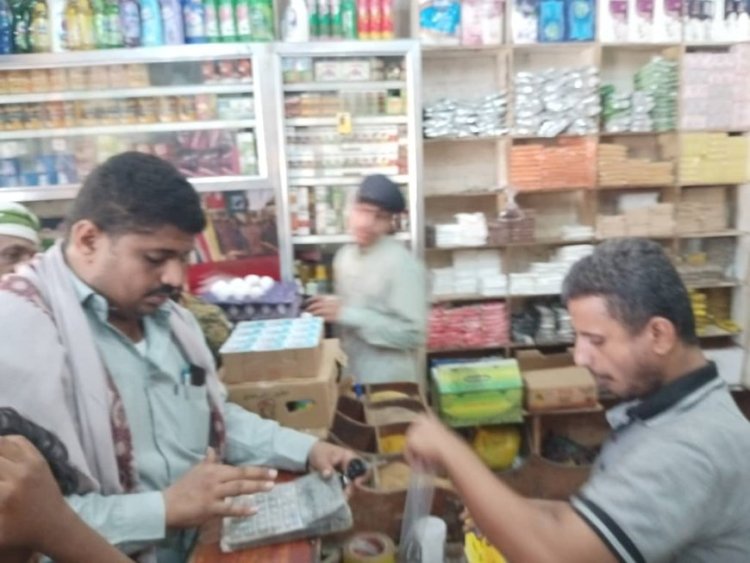 مكتب الصناعة والتجارة بزنجبار ينفذ نزولاً ميدانياً لمراقبة أسعار السلع بالمديرية