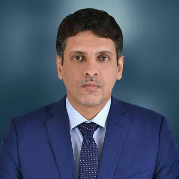 الشيخ راجح باكريت يعزي في وفاة الشيخ علي محمد مصدع العمري (معليوتن).