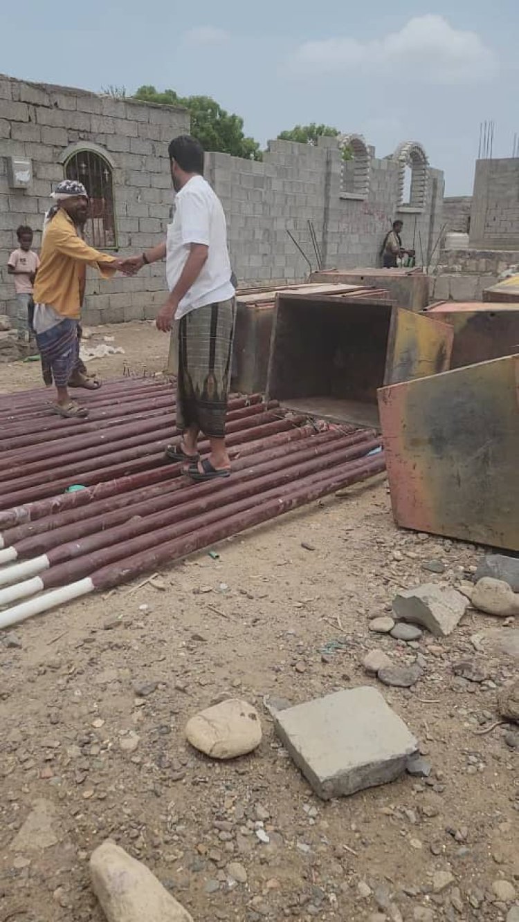 السلطة المحلية بالملاح تتسلم 21 عمود إنارة بالطاقة الشمسية من منظمة DRC