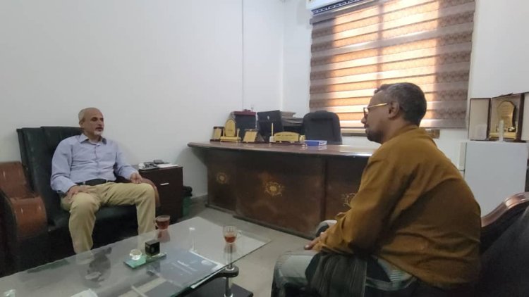 وكيل وزارة الصحة العامة والسكان يلتقي بمدير عام مكتب الصحة العامة والسكان بمحافظة أرخبيل سقطرى