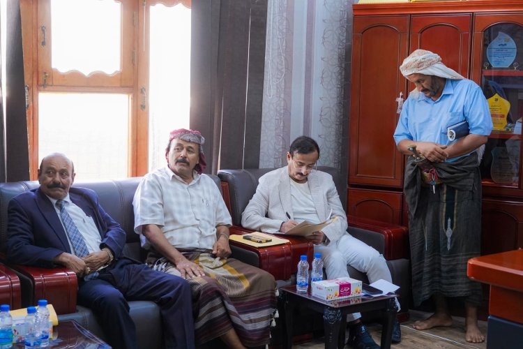 محافظة شبوة يؤكد على التزام السلطة المحلية بتعزيز مسار التنمية وتحسين الخدمات الأساسية في مختلف المديريات