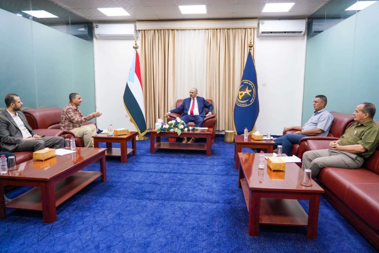 الرئيس الزُبيدي يؤكد حرص الدولة على دعم الاستثمارات المحلية