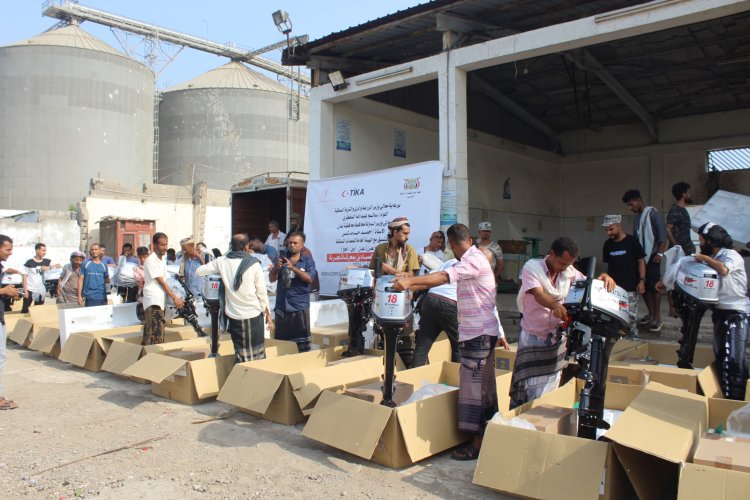 هيئة المصائد السمكية بخليج عدن تدشن توزيع 21 محرك بحري للصيادين بدعم من وكالة تيكا التركية