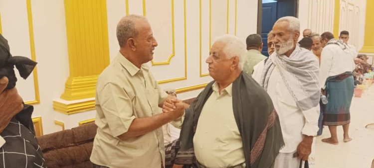 رئيس جامعة لحج يؤدي واجب العزاء لاسرة الفقيد الدكتور وائل مصطفى شكري