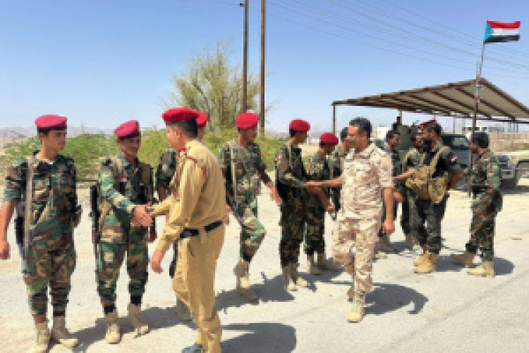 المقدم النقيب يتفقد قوات دفاع شبوة ويشيد بالجاهزية الأمنية والإنجازات منذ التحرير