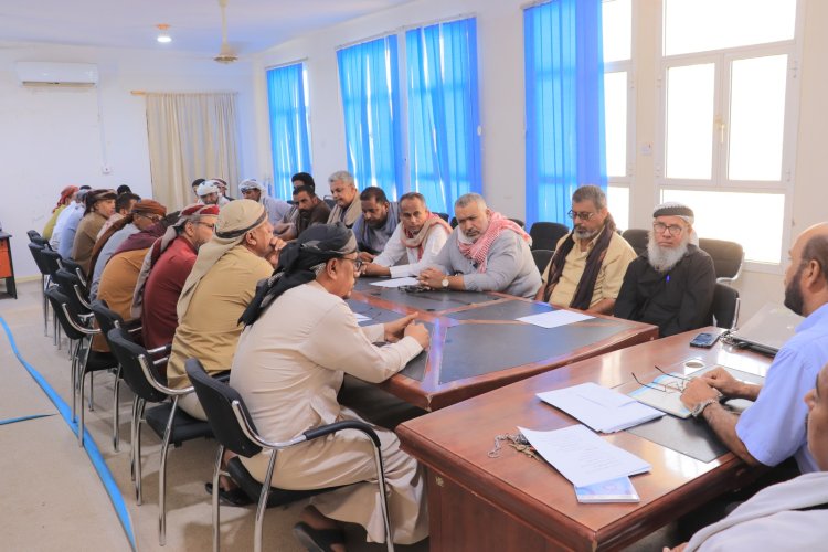 بتمويل مؤسسة البادية.. ورشة عمل في القطن تناقش واقع المعلم وطموحاته التعليمية