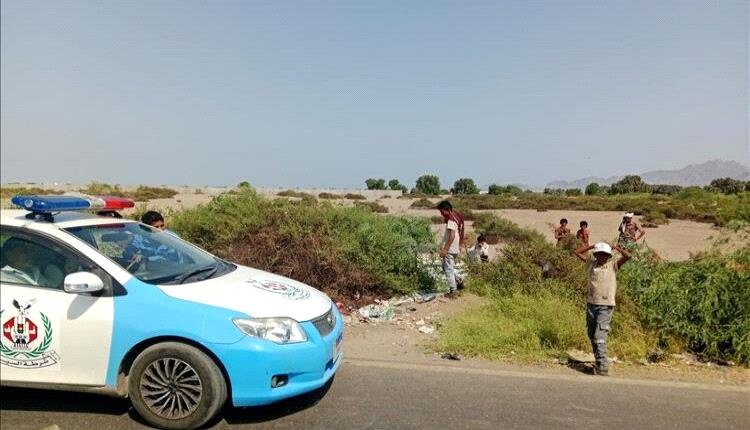 حادث مروري يربك حركة السير على خط إنماء – كالتكس بعد انزلاق مركبة نحو محمية الحسوة