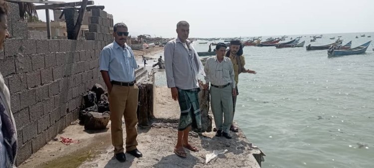 مدير مصائد أبين يتفقد حراج أسماك شقرة ويبحث دعم الجمعيات والصيادين