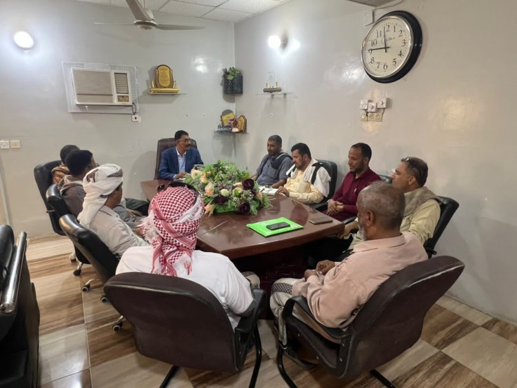 مدير مكتب الشؤون الاجتماعية والعمل بساحل حضرموت يلتقي نقابة بترومسيلة ويؤكد إيجاد حلول لمطالب العمال