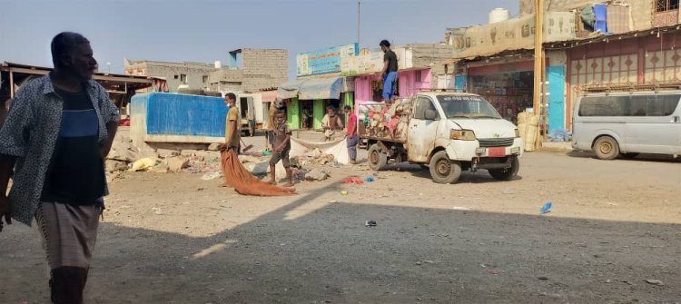 صندوق النظافة بأبين يطلق حملة مكثفة لتحسين مظهر شقرة بتوجيهات المحافظ