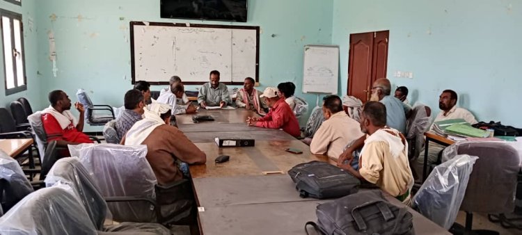 مكتب التربية بخنفر يعقد اجتماعاً لرؤساء الأقسام لمناقشة الاستعدادات للعام الدراسي الجديد