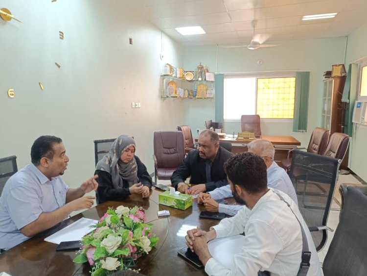 صحة حضرموت تناقش آلية ضبط أسعار الأدوية وتبدأ النزولات الميدانية بالمكلا