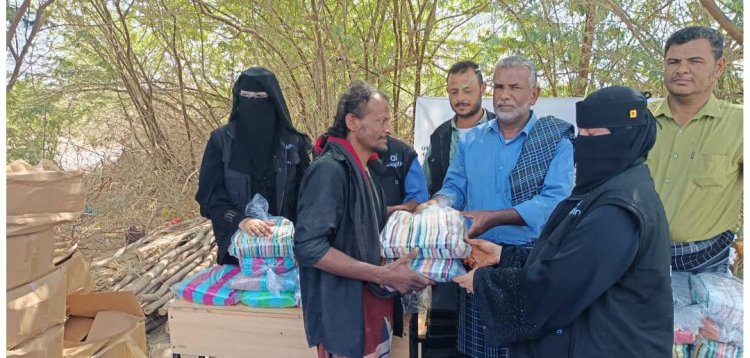 إن توزيع 280 حقيبة صحية في مخيم النش في الكود بأبين