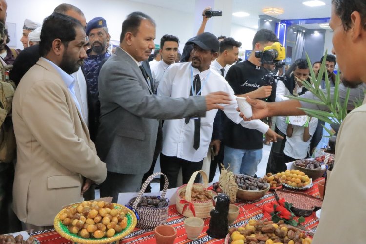 وكيل محافظة حضرموت مديريات الوادي و الصحراء يفتتح معرض النخيل والتمور والخيمة التسويقية والقرية التراثية بسيئون