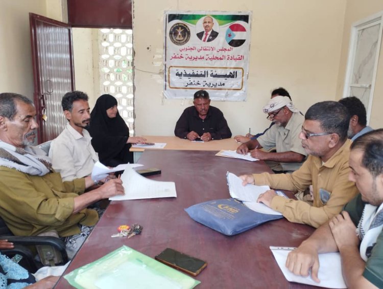 انتقالي خنفر يشيد بإجراءات وقف انهيار العملة وتحسن الوضع المعيشي