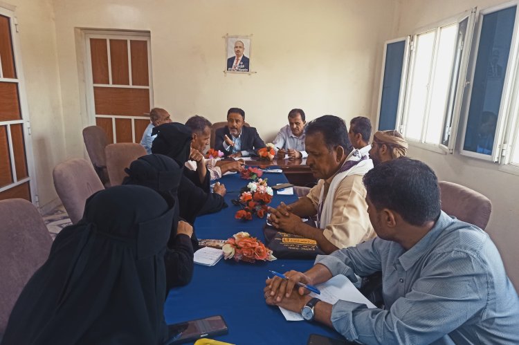 انتقالي أبين يناقش الإجراءات المتخذة لضبط اسعار السلع الغذائية من قبل الجهات المعنية في المحافظة