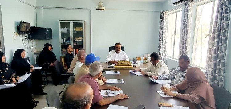 مدير عام التواهي يؤكد في اجتماع المكتب التنفيذي على تحسين الخدمات وتشديد الرقابة على الأسعار