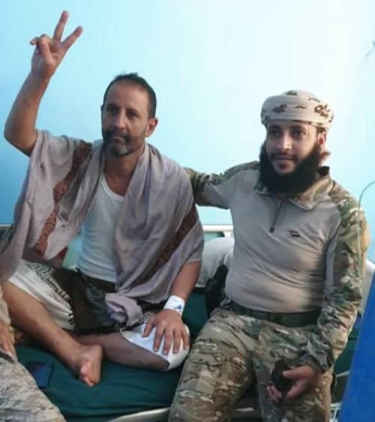 المقدم/ كمال الحالمي يعزي اللواء عادل الحالمي بوفاة والدته