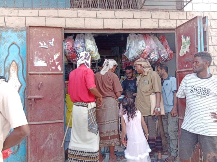 حملات رقابية بالبريقة تضبط 130 مخالفة وتغلق محلات خلال أسبوع