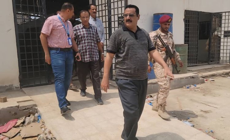 مدير عام المنصورة يطلع على المساحة المخصصة لبناء مركز سوء التغذية للأطفال