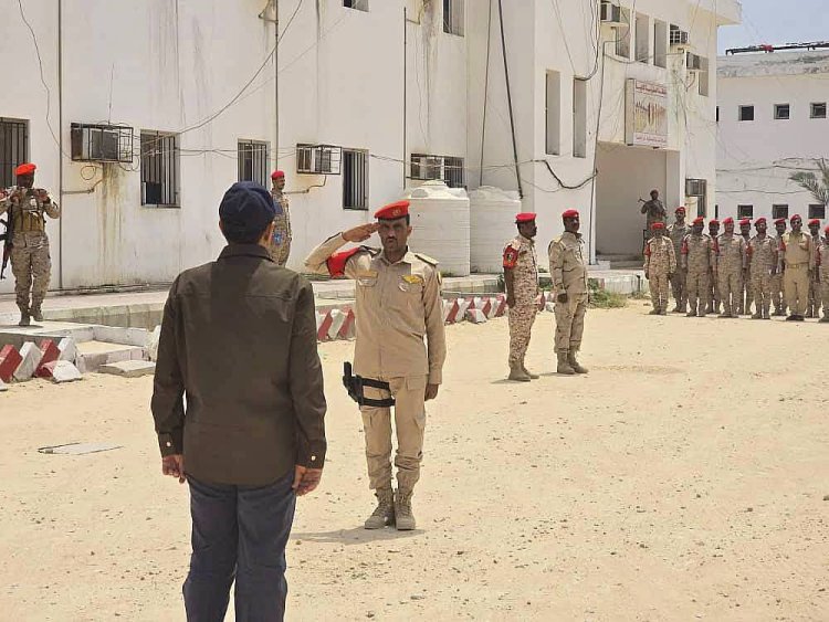 محافظ حضرموت يثني على جاهزية الشرطة العسكرية ودورها في حفظ الأمن